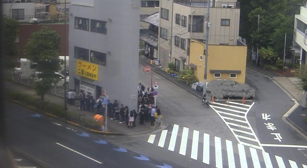 2024年10月28日ラーメン二郎三田本店の並び