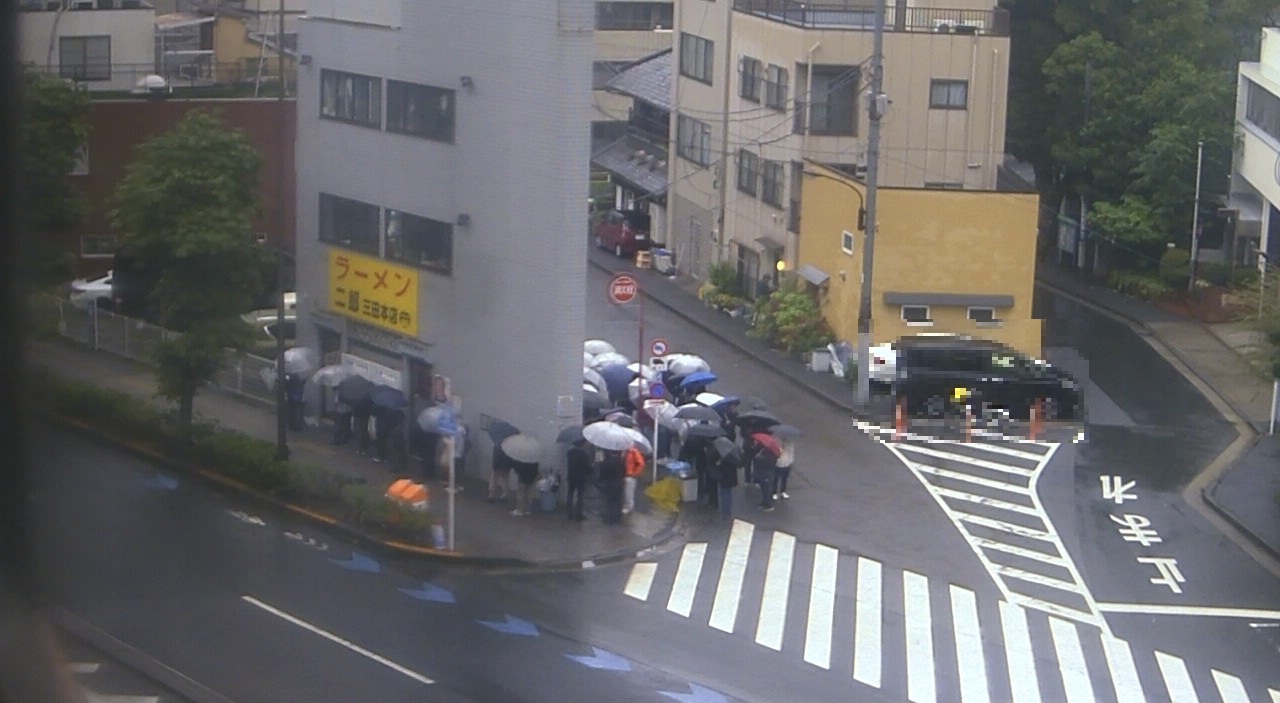 2024年11月2日ラーメン二郎三田本店の並び