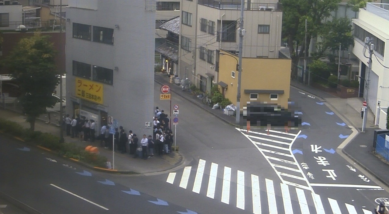 2025年7月4日ラーメン二郎三田本店の並び