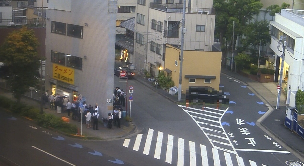 2025年8月8日ラーメン二郎三田本店の並び