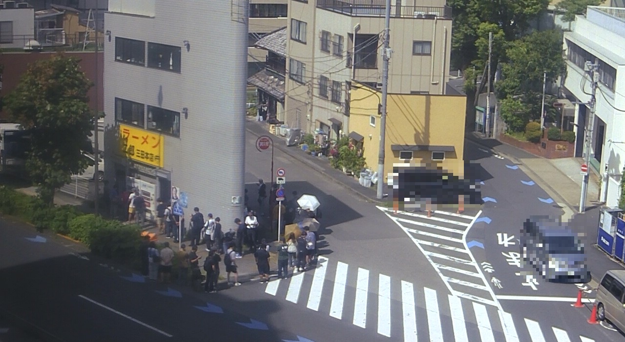 2025年9月22ラーメン二郎三田本店の並び